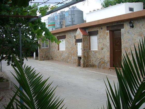Foto 1 de Venta de chalet en Alatoz de 2 habitaciones con garaje y jardín