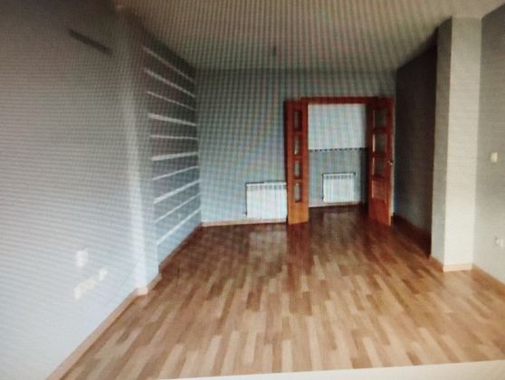 Foto 1 de Pis en venda a Roda (La) de 3 habitacions amb terrassa i garatge