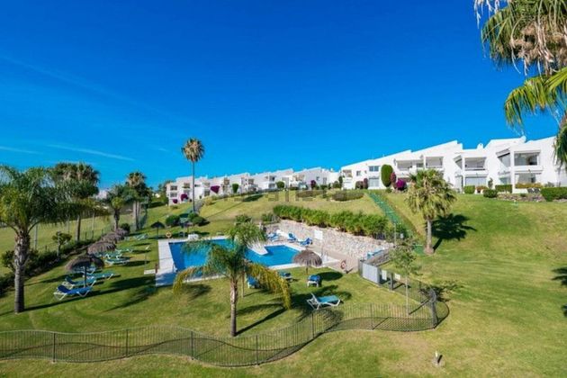 Foto 2 de Dúplex en venda a avenida Valle del Golf de 3 habitacions amb terrassa i piscina