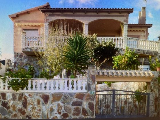 Foto 1 de Chalet en venta en Castellet i la Gornal de 4 habitaciones con terraza y garaje