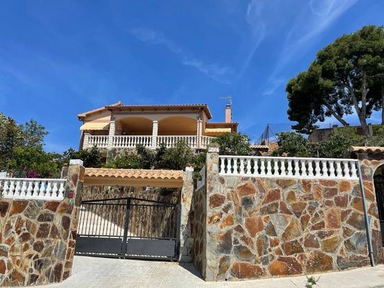 Foto 2 de Chalet en venta en Castellet i la Gornal de 4 habitaciones con terraza y garaje