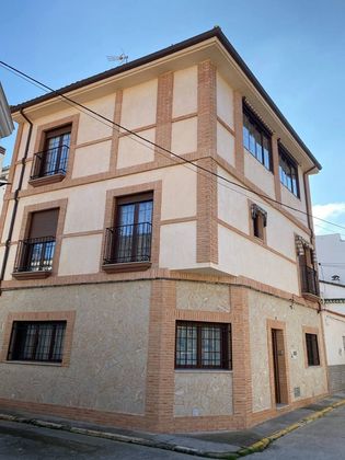 Foto 1 de Casa adossada en venda a Navalmoral de la Mata de 5 habitacions amb terrassa i balcó