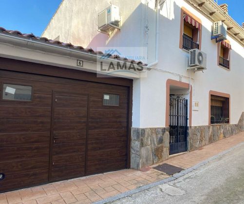Foto 1 de Casa en venda a calle Martires de 4 habitacions amb garatge