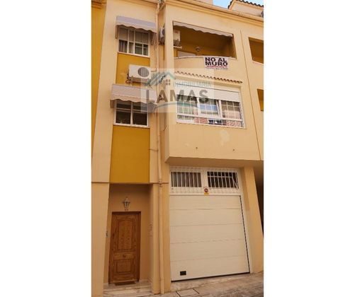 Foto 1 de Casa en venta en calle Rio Segura de 4 habitaciones con terraza y garaje