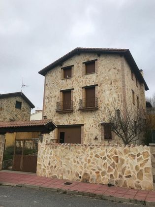 Foto 2 de Xalet en venda a Hoyocasero de 5 habitacions amb terrassa i garatge