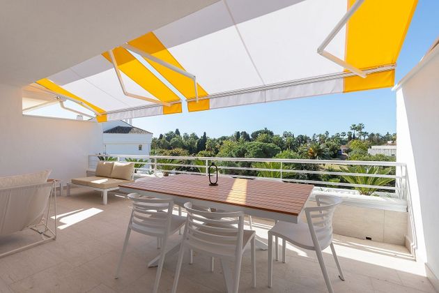 Foto 2 de Àtic en venda a calle Ur Guadalmina Baja de 4 habitacions amb terrassa i piscina