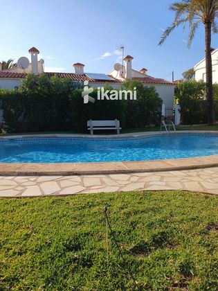 Foto 2 de Casa adossada en venda a El Montgó de 3 habitacions amb terrassa i piscina