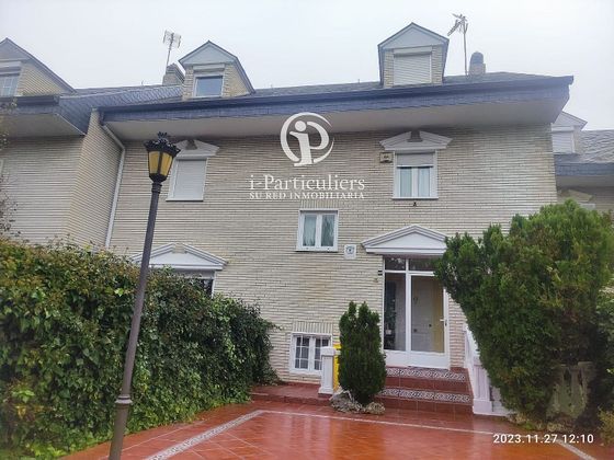 Foto 1 de Casa adosada en venta en Urb. Este - Montepríncipe de 7 habitaciones con terraza y piscina