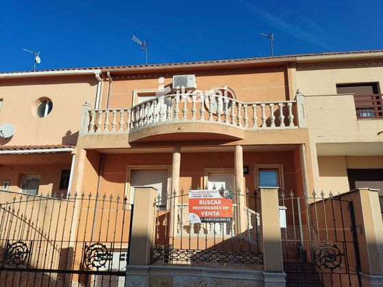Foto 2 de Casa adossada en venda a Herencia de 3 habitacions amb terrassa i garatge