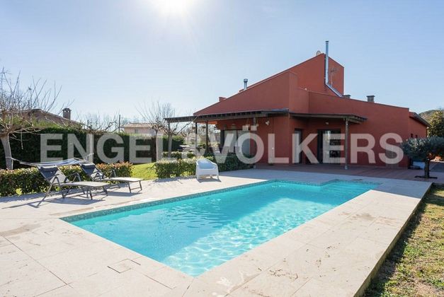 Foto 1 de Xalet en venda a urbanización Llac del Cigne de 4 habitacions amb terrassa i piscina