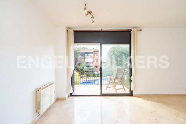 Foto 2 de Piso en venta en calle Francesc Mateu de 4 habitaciones con terraza y piscina