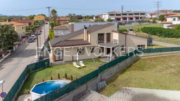 Foto 1 de Xalet en venda a calle Tarragona de 4 habitacions amb terrassa i piscina
