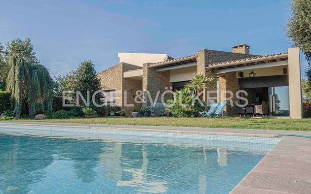 Foto 1 de Xalet en venda a calle Catalunya de 5 habitacions amb terrassa i piscina