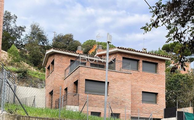 Foto 1 de Venta de casa en Sant Fost de Campsentelles de 4 habitaciones con terraza y piscina