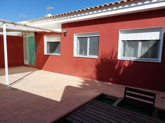 Foto 1 de Chalet en venta en Monóvar/Monòver de 3 habitaciones con terraza y piscina