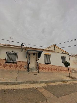 Foto 1 de Casa en venda a calle Blas Infante de 5 habitacions amb terrassa i piscina