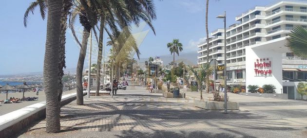 Foto 1 de Local en lloguer a Los Cristianos - Playa de las Américas de 128 m²