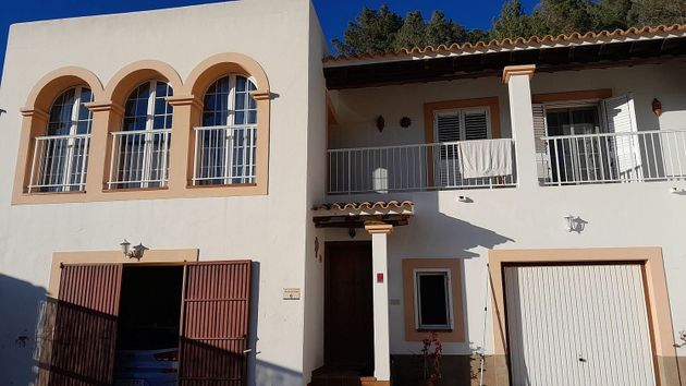 Foto 1 de Casa en alquiler en Sant Joan de Labritja de 4 habitaciones con jardín y muebles