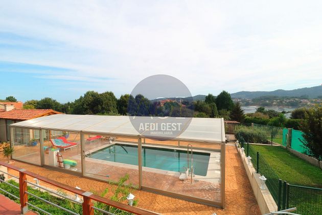 Foto 2 de Xalet en venda a Cangas de 4 habitacions amb terrassa i piscina