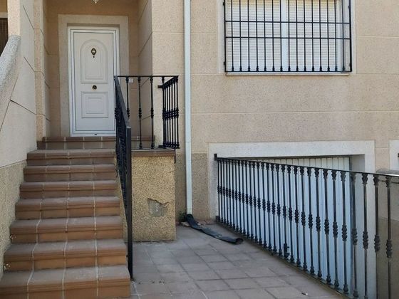 Foto 2 de Casa adossada en venda a San Clemente de 3 habitacions amb garatge i balcó