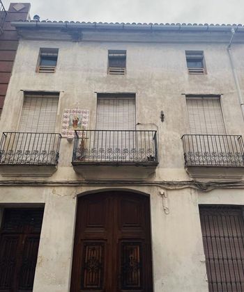 Foto 1 de Casa adossada en venda a calle Nou del Convent de 4 habitacions amb terrassa i piscina