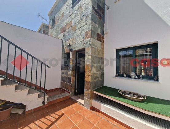 Foto 2 de Casa en lloguer a calle Teguisa de 3 habitacions amb terrassa i jardí