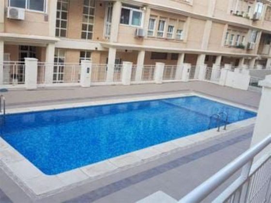 Foto 1 de Pis en venda a Centro Ciudad de 1 habitació amb piscina i balcó
