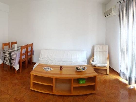 Foto 2 de Alquiler de piso en Juan Carlos I de 3 habitaciones con muebles y balcón