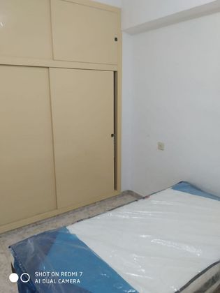 Foto 2 de Alquiler de piso en Juan Carlos I de 3 habitaciones con terraza y muebles