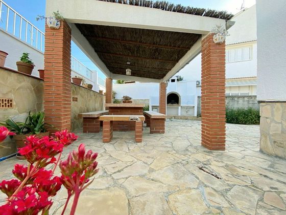 Foto 1 de Xalet en venda a La Muntanyeta - La Franquesa de 3 habitacions amb terrassa i jardí