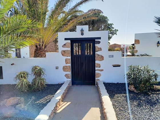 Foto 1 de Casa rural en venda a calle Las Pocetas de 4 habitacions amb terrassa i piscina