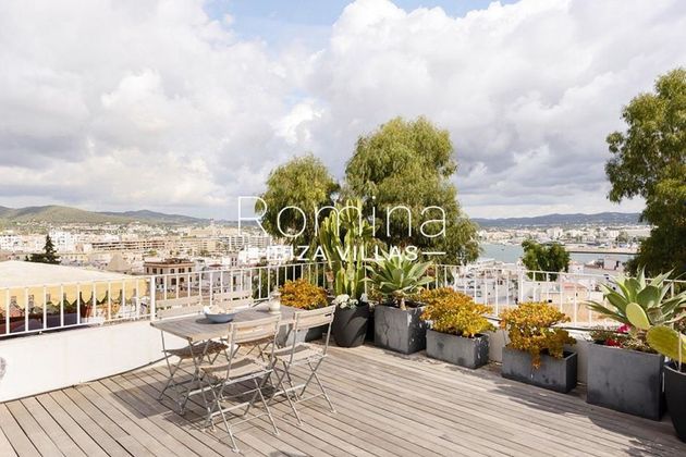 Foto 2 de Àtic en venda a Dalt de la Vila - La Marina de 2 habitacions amb terrassa i balcó