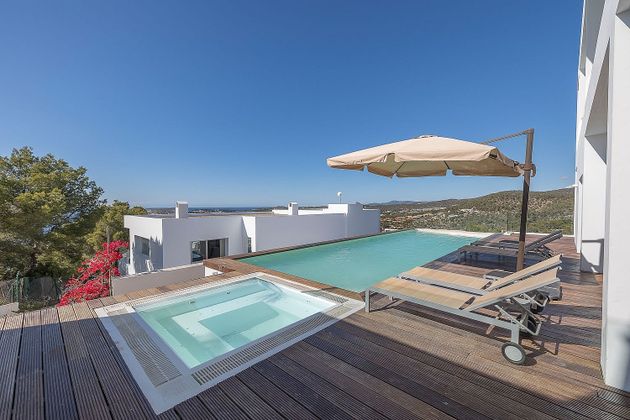 Foto 2 de Xalet en venda a Cala Vedella - Cala Tarida - Cala Conta de 8 habitacions amb terrassa i piscina