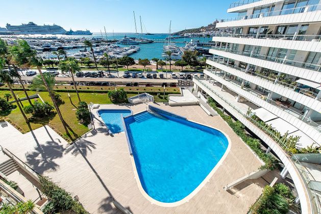 Foto 1 de Pis en venda a Marina Botafoc - Platja de Talamanca de 7 habitacions amb terrassa i piscina