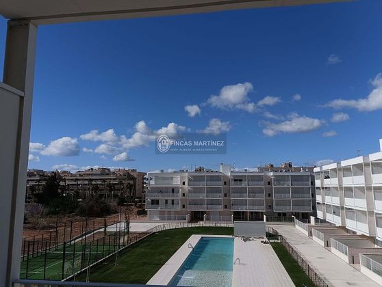 Foto 1 de Alquiler de piso en Plaça Europa i Covamar de 2 habitaciones con terraza y piscina