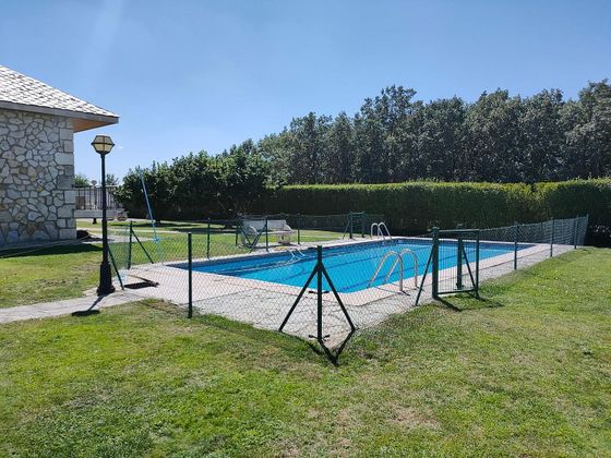 Foto 1 de Venta de chalet en Cardeñajimeno de 4 habitaciones con terraza y piscina