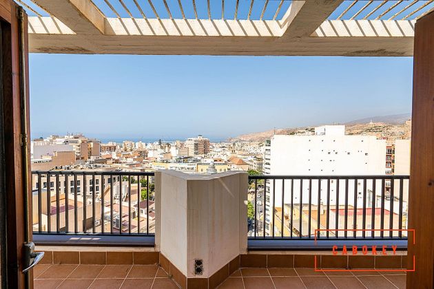 Foto 2 de Àtic en venda a plaza De San Sebastian de 5 habitacions amb terrassa i garatge
