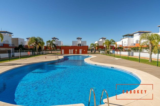 Foto 1 de Casa en venda a avenida Alhambra de 3 habitacions amb terrassa i piscina