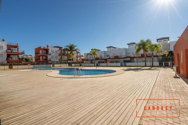 Foto 2 de Casa en venda a avenida Alhambra de 3 habitacions amb terrassa i piscina