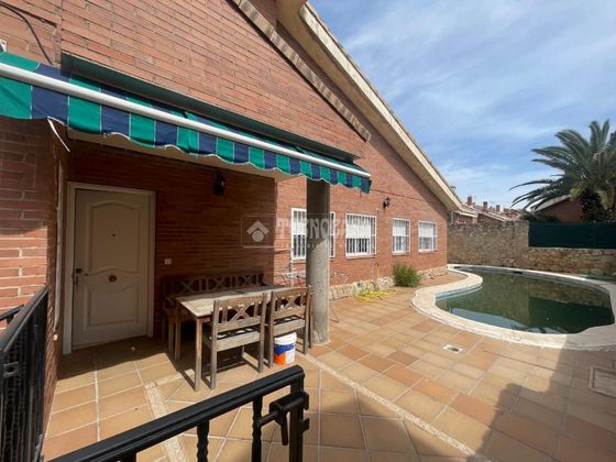 Foto 2 de Casa en venda a Velilla de San Antonio de 4 habitacions amb piscina i garatge