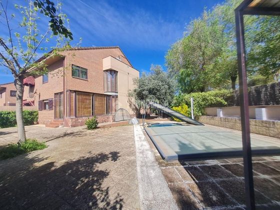 Foto 1 de Casa en venta en Velilla de San Antonio de 3 habitaciones con terraza y piscina