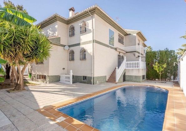 Foto 1 de Casa en venta en Ogíjares de 4 habitaciones con terraza y piscina