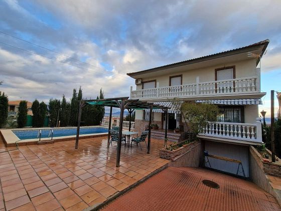 Foto 1 de Xalet en venda a calle Almendros de 4 habitacions amb terrassa i piscina