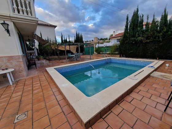 Foto 2 de Xalet en venda a calle Almendros de 4 habitacions amb terrassa i piscina