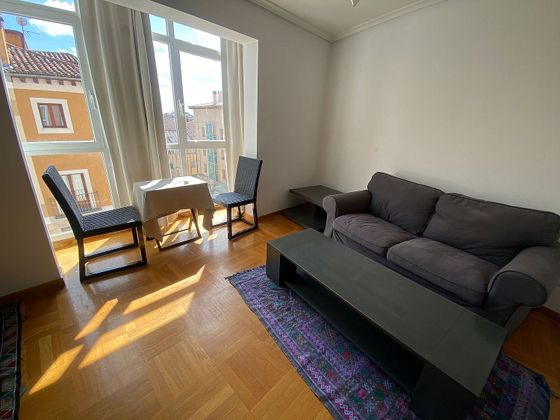 Foto 1 de Piso en alquiler en Centro - Burgos de 1 habitación con muebles y calefacción
