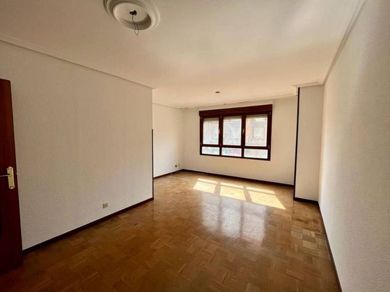 Foto 2 de Piso en venta en Centro - Avilés de 4 habitaciones con terraza y garaje