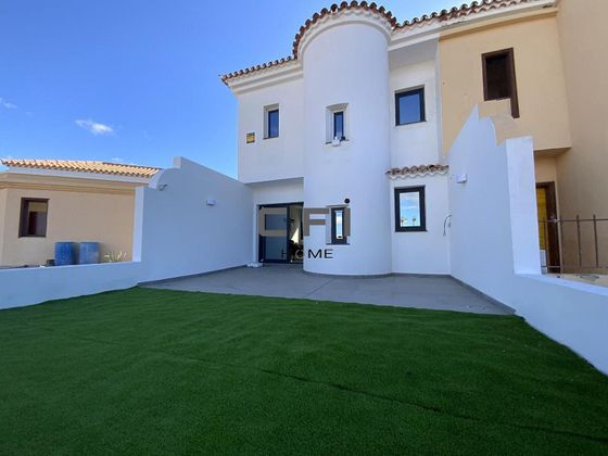 Foto 1 de Casa adossada en venda a calle Retama de 2 habitacions amb terrassa i piscina