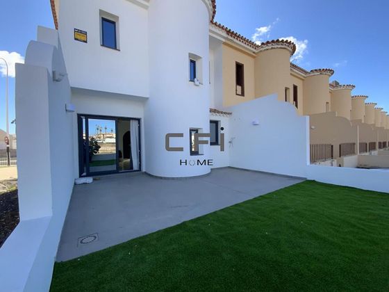Foto 2 de Casa adossada en venda a calle Retama de 2 habitacions amb terrassa i piscina