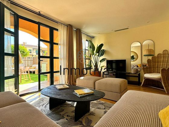 Foto 2 de Casa adossada en venda a avenida Del Sur de 3 habitacions amb terrassa i piscina