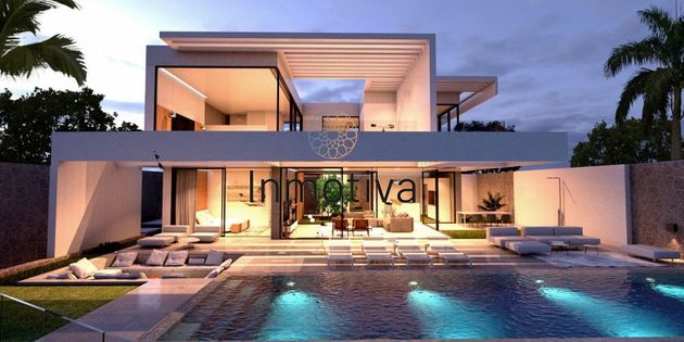 Foto 2 de Xalet en venda a avenida Siam de 4 habitacions amb terrassa i piscina